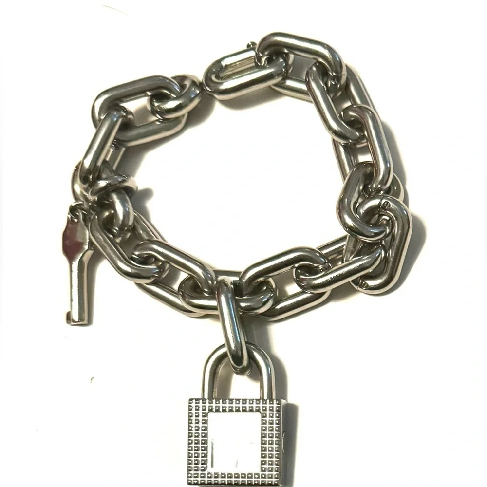 Burberry limited edition 90’s bracelet/charm watch